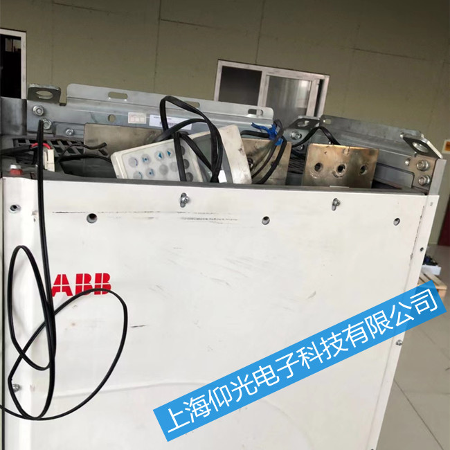 維修abb供水變頻器ACS800-17LC-0520-5報(bào)錯(cuò)顯示FF7A故障維修