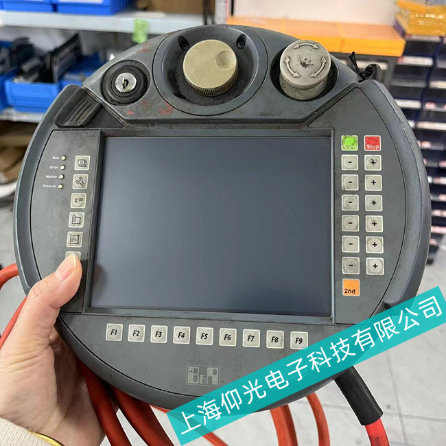 昆山市注塑機(jī)BR貝加萊機(jī)器人示教器運行中字符突然消失-黑屏